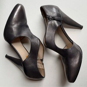 Prada Metallic Grey Leather Ankle Boots 
Size 38 1/2  Heels 10 cm
Made in Italy